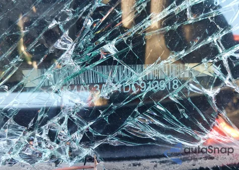 2013 Nissan Altima 2.5 S z USA, uszkodzony, nr VIN 1N4AL3AP1DC913918